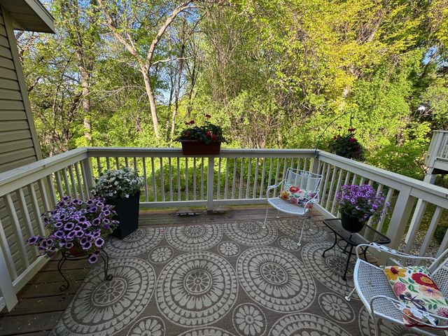 1598 Summit Shores Circle, Burnsville, MN 55306