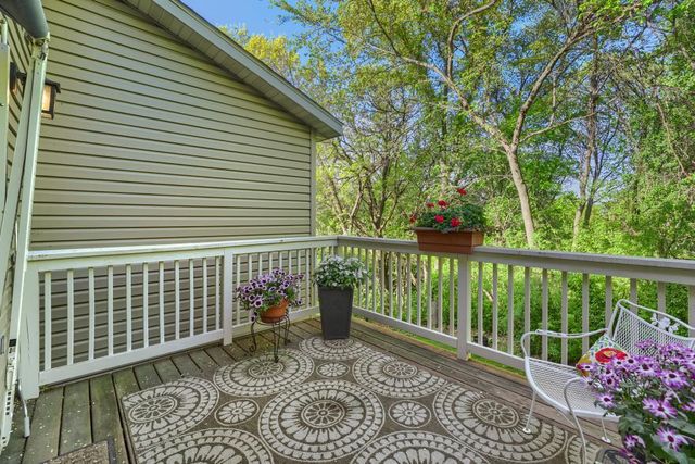 1598 Summit Shores Circle, Burnsville, MN 55306