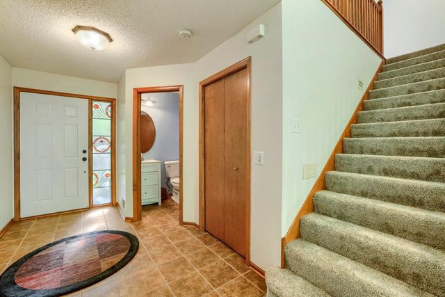 1598 Summit Shores Circle, Burnsville, MN 55306