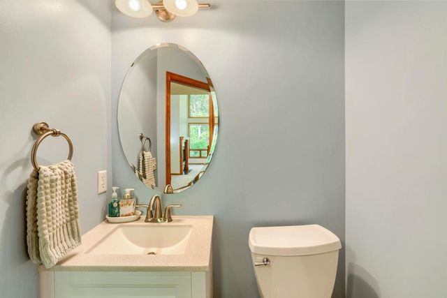 1598 Summit Shores Circle, Burnsville, MN 55306