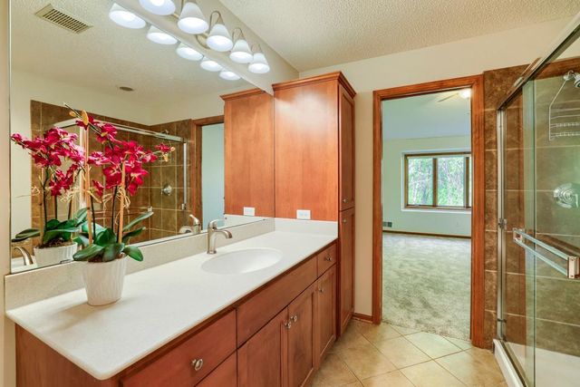 1598 Summit Shores Circle, Burnsville, MN 55306