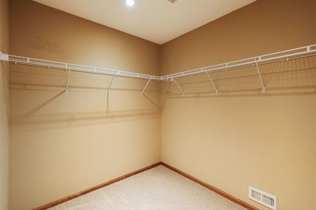 1598 Summit Shores Circle, Burnsville, MN 55306