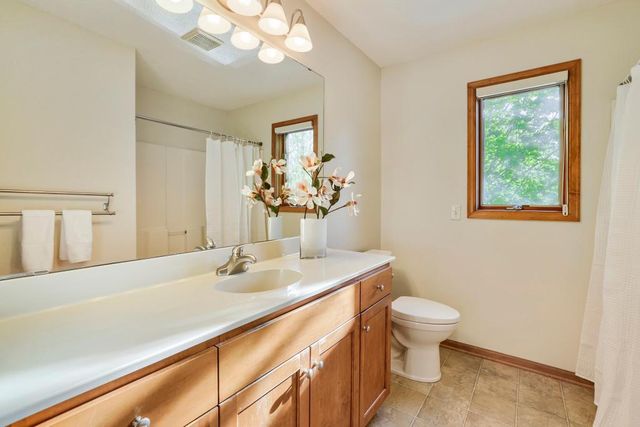 1598 Summit Shores Circle, Burnsville, MN 55306