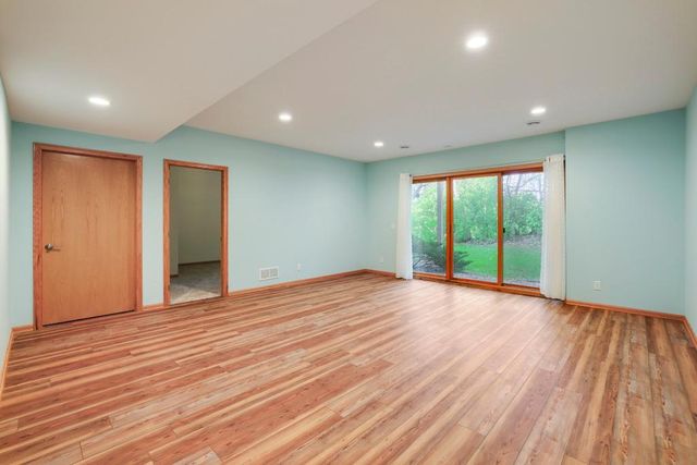 1598 Summit Shores Circle, Burnsville, MN 55306