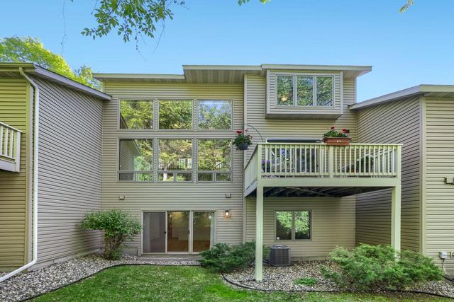 1598 Summit Shores Circle, Burnsville, MN 55306