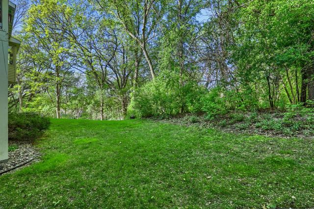 1598 Summit Shores Circle, Burnsville, MN 55306