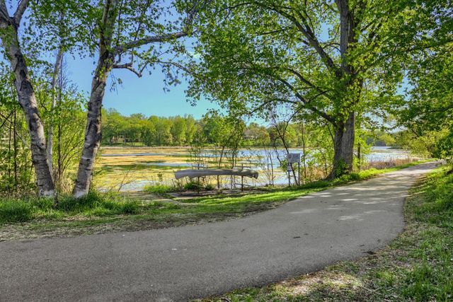 1598 Summit Shores Circle, Burnsville, MN 55306