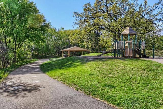 1598 Summit Shores Circle, Burnsville, MN 55306