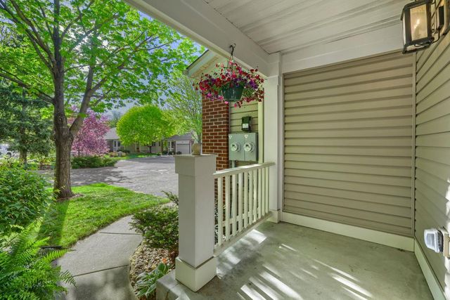 1598 Summit Shores Circle, Burnsville, MN 55306