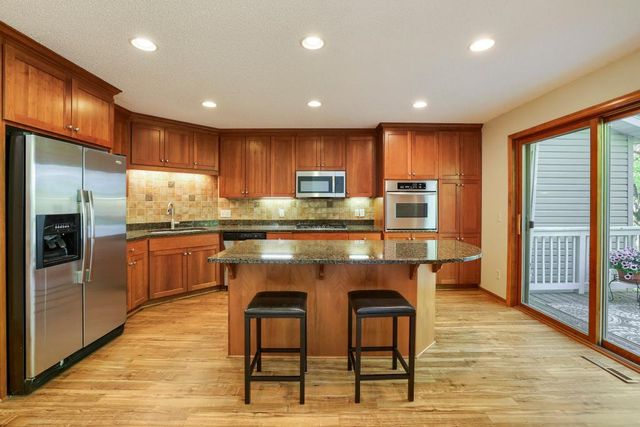 1598 Summit Shores Circle, Burnsville, MN 55306