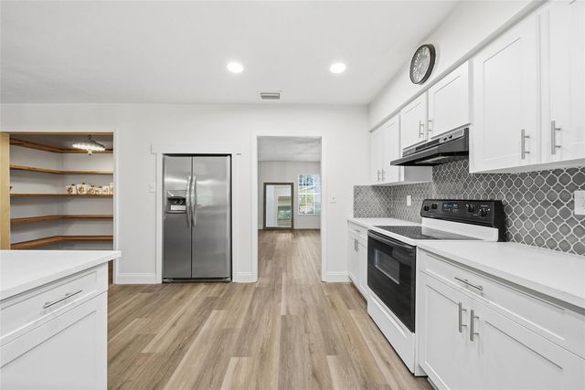 7010 DOREEN STREET, Tampa, FL 33617