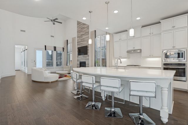 1328 Viridian Park Lane, Arlington, TX 76005