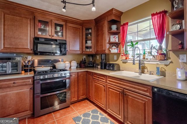 605 Gardinia Drive, Mcdonough, GA 30253