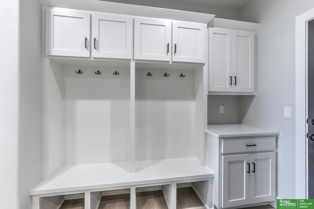 9815 Cumberland Drive, Papillion, NE 68046