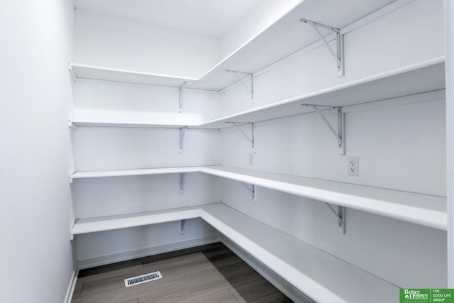 9815 Cumberland Drive, Papillion, NE 68046