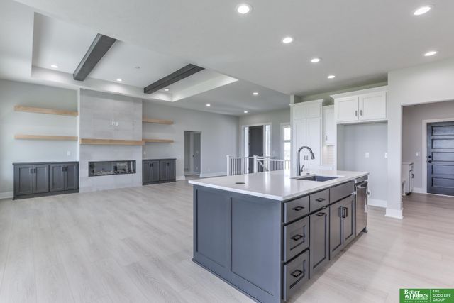 9815 Cumberland Drive, Papillion, NE 68046