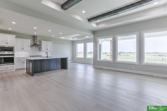 9815 Cumberland Drive, Papillion, NE 68046