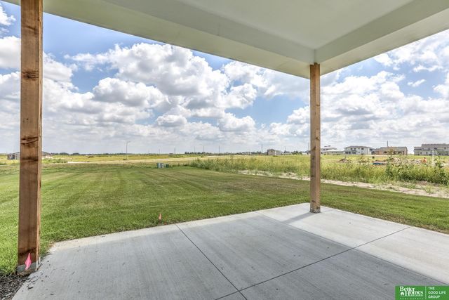 9815 Cumberland Drive, Papillion, NE 68046