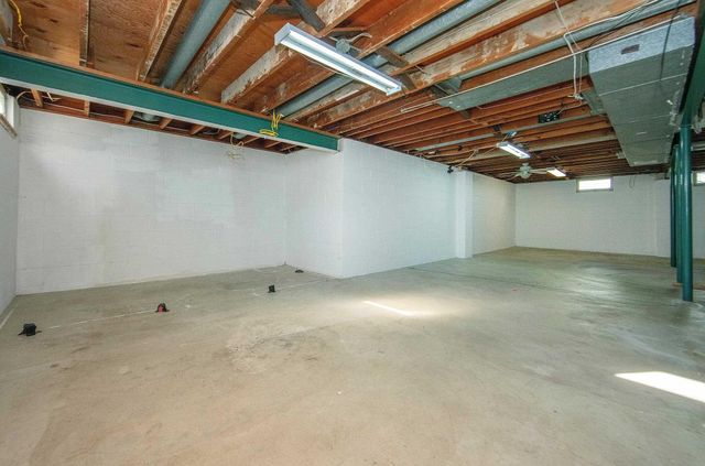 1021 2nd St SE, Waverly, IA 50677