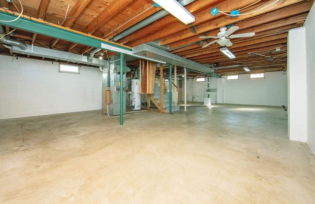 1021 2nd St SE, Waverly, IA 50677