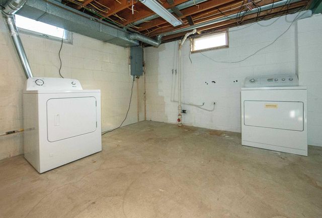 1021 2nd St SE, Waverly, IA 50677