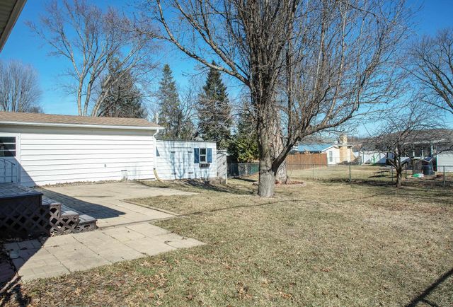 1021 2nd St SE, Waverly, IA 50677