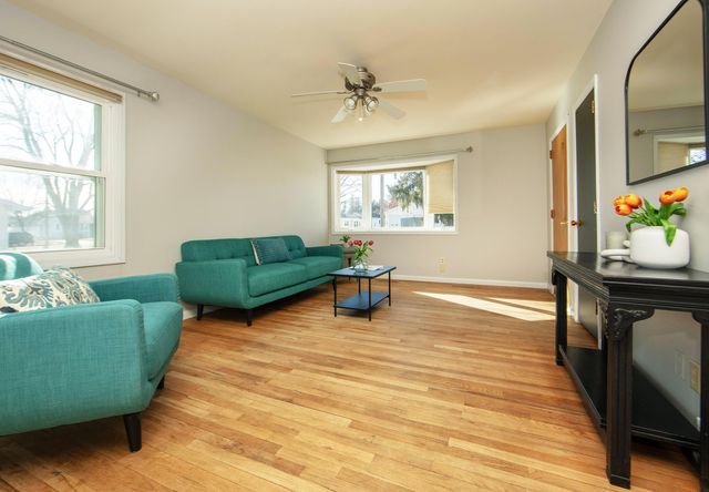 1021 2nd St SE, Waverly, IA 50677