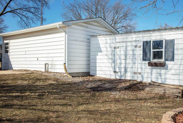 1021 2nd St SE, Waverly, IA 50677