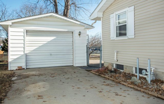 1021 2nd St SE, Waverly, IA 50677