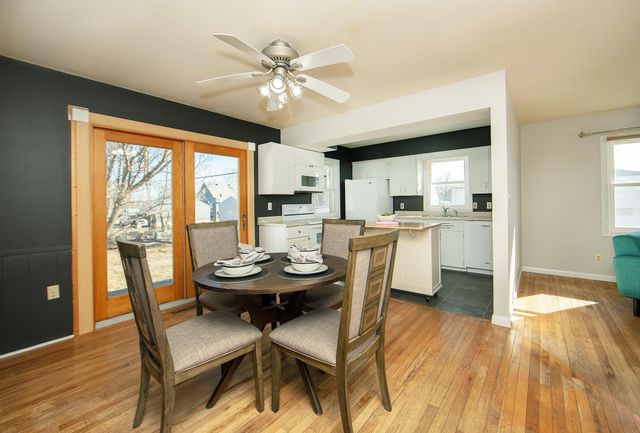 1021 2nd St SE, Waverly, IA 50677