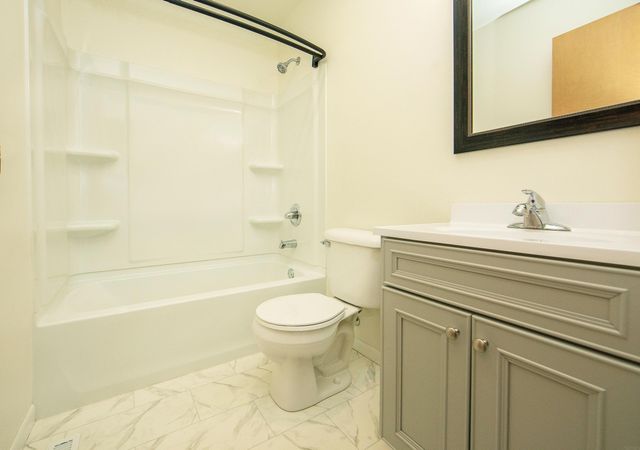 1021 2nd St SE, Waverly, IA 50677