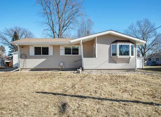 1021 2nd St SE, Waverly, IA 50677