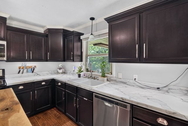 1036 Melrose Dr, Cookeville, TN 38501