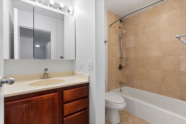 222 E PEARSON Street 1606, Chicago, IL 60611