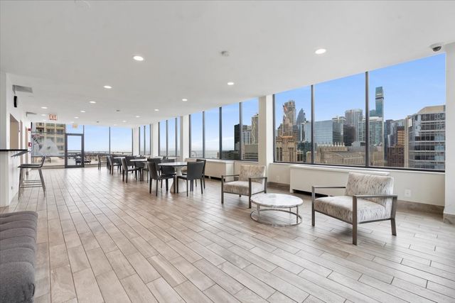 222 E PEARSON Street 1606, Chicago, IL 60611