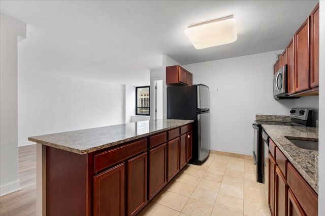 222 E PEARSON Street 1606, Chicago, IL 60611