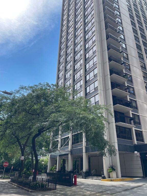 222 E PEARSON Street 1606, Chicago, IL 60611