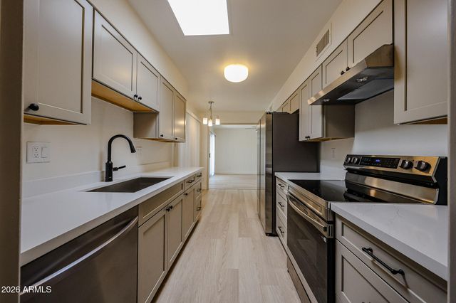 10821 W THUNDERBIRD Boulevard, Sun City, AZ 85351