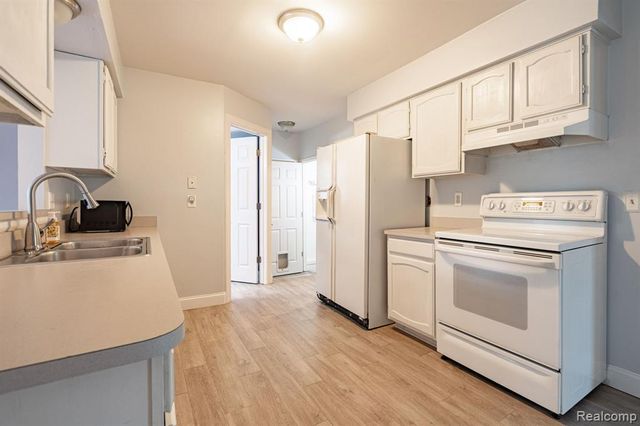 1642 Dancer Drive, Rochester Hills, MI 48307