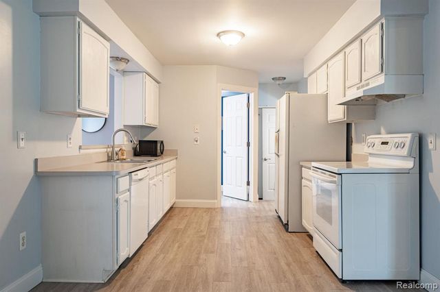 1642 Dancer Drive, Rochester Hills, MI 48307