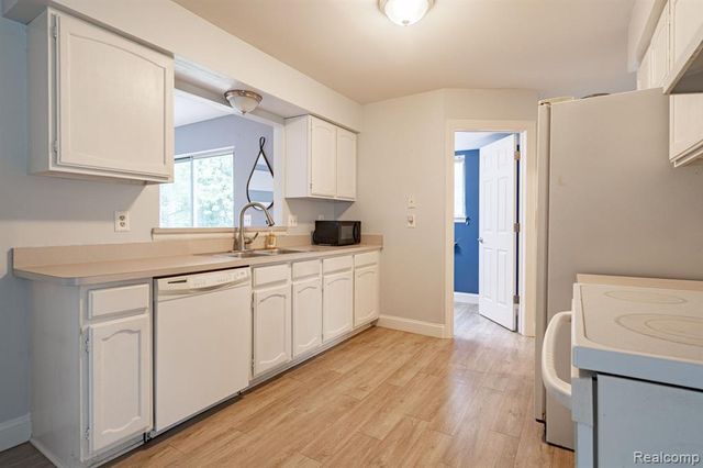1642 Dancer Drive, Rochester Hills, MI 48307