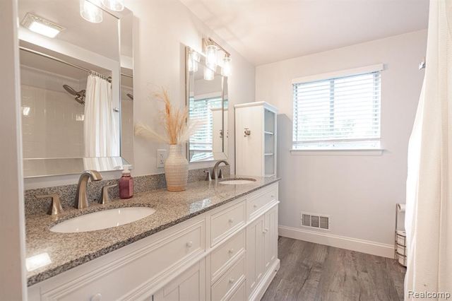 1642 Dancer Drive, Rochester Hills, MI 48307