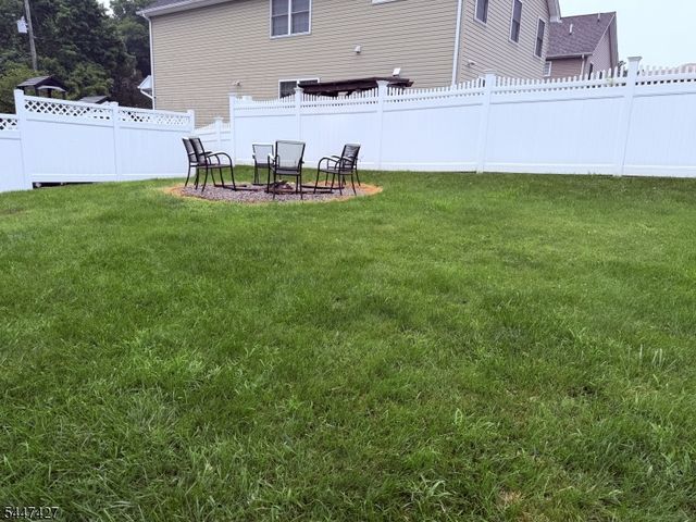 41 Hillside Ave, Dover Town, NJ 07801