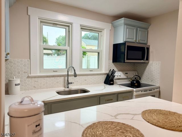 41 Hillside Ave, Dover Town, NJ 07801