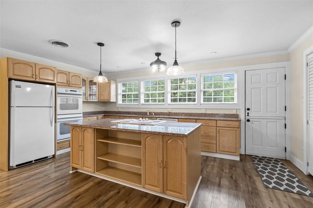 156 W Castleshoals DR, Granite Shoals, TX 78654