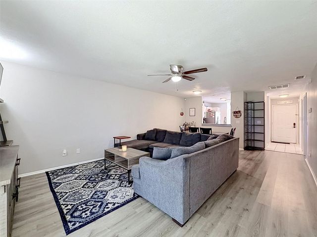 5301 LADYWELL CT, Tampa, FL 33624