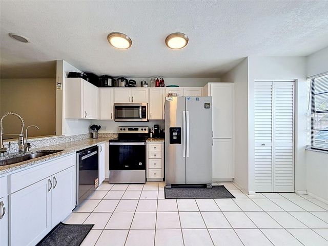 5301 LADYWELL CT, Tampa, FL 33624