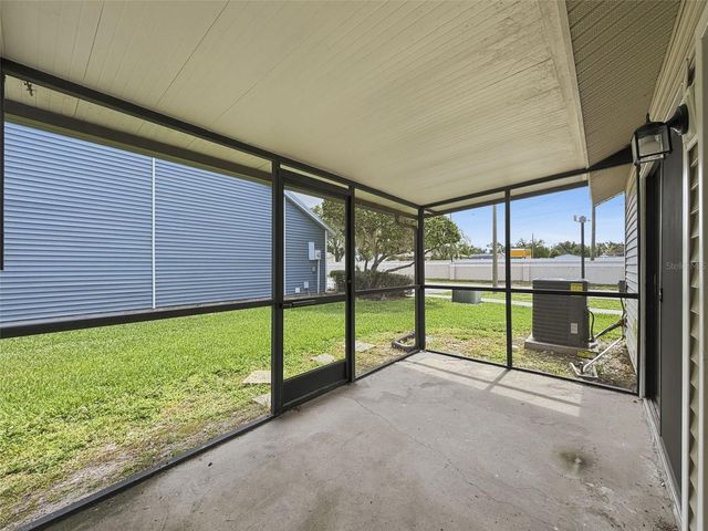 5301 LADYWELL CT, Tampa, FL 33624