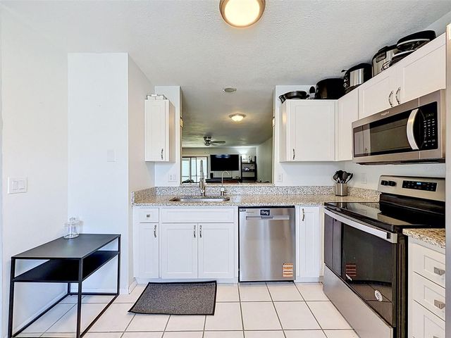 5301 LADYWELL CT, Tampa, FL 33624