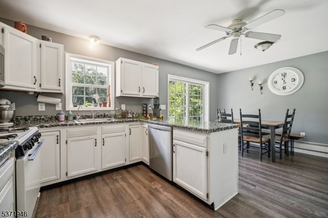 24 River View Dr, Hardwick Twp., NJ 07825